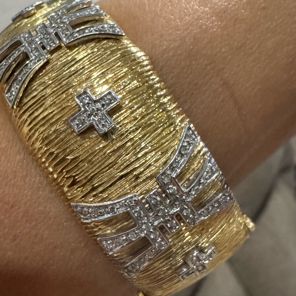 Gorgeous 1.75Ct Diamonds 18K Italy Y&G Gold Bangle Bracelet 33.5 grams